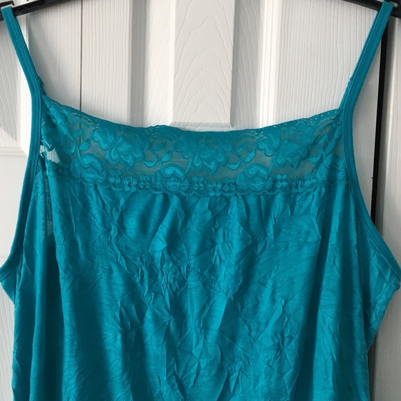 Maurice’s Turquoise Crinkled Tank size 2 (20/22) - Picture 3 of 8